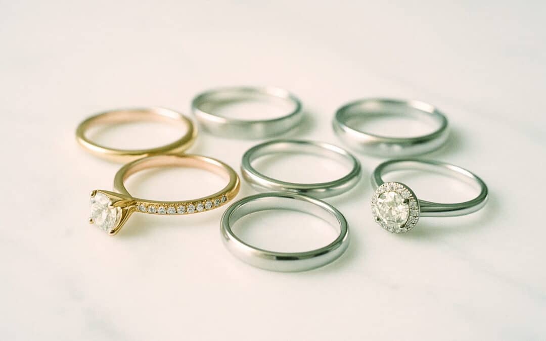 Hvilket metal skal du vælge til din forlovelsesring? En komplet guide